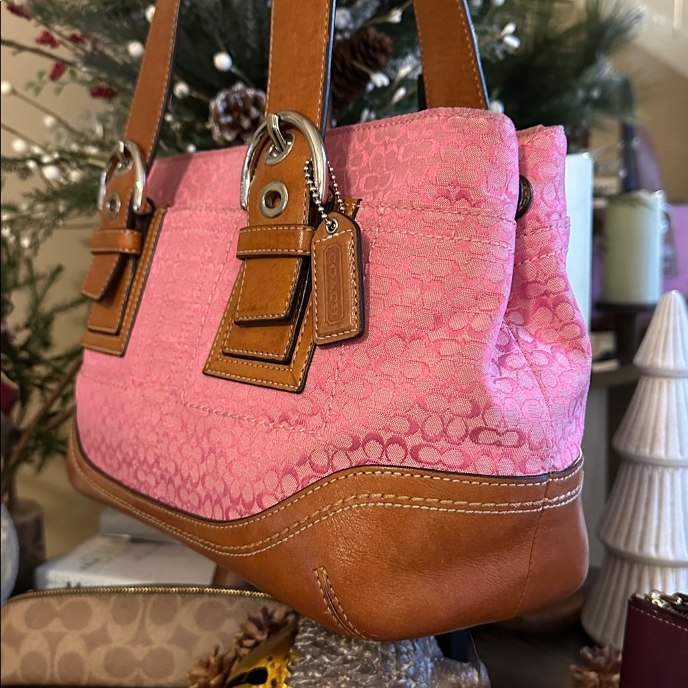 RaRE Vintage Coach Soho Bag in Pink Signature Canvas & Tan Leather | F10927 - Picture 14 of 17